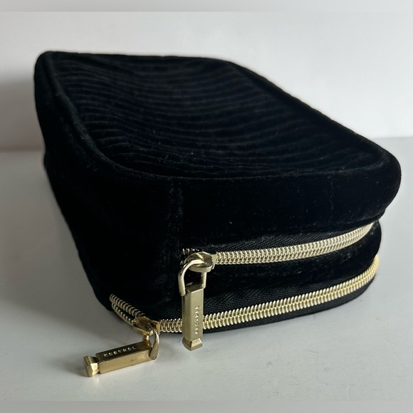 👜 Kestral Black Velvet Makeup Bag with Gold Zipper ✨ - Picture 6 of 11